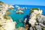 baia con rocce e mare cristallino delle isole Tremiti Puglia Gargano