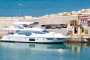 yacht che fa rifornimento nel porto di Vieste Gargano carburanti h24 Puglia Italy
