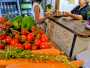 interno con prodotti freschi e verdure della Bruschetteria Eufemia del Porto di Vieste