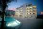 piscina di notte del Forte hotel 4 stelle porto turistico di Vieste