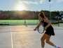 ragazza gioca a tennis centro Polisportivo STAR a Vieste nel Gargano